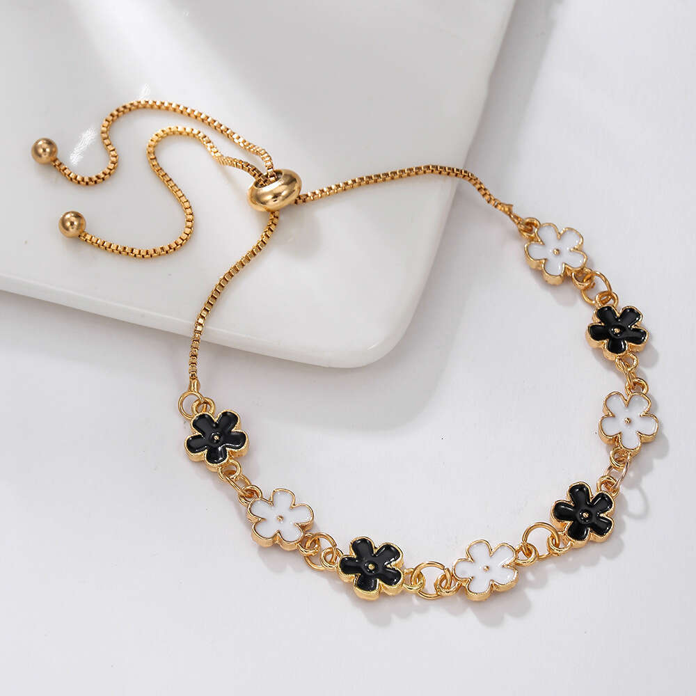 Women Jewelry Bracelets Charm Bracelets New Arrival Oil-Drip Four-Leaf Clover Minimalist Daily Wear High-Quality Versatile Bracelet