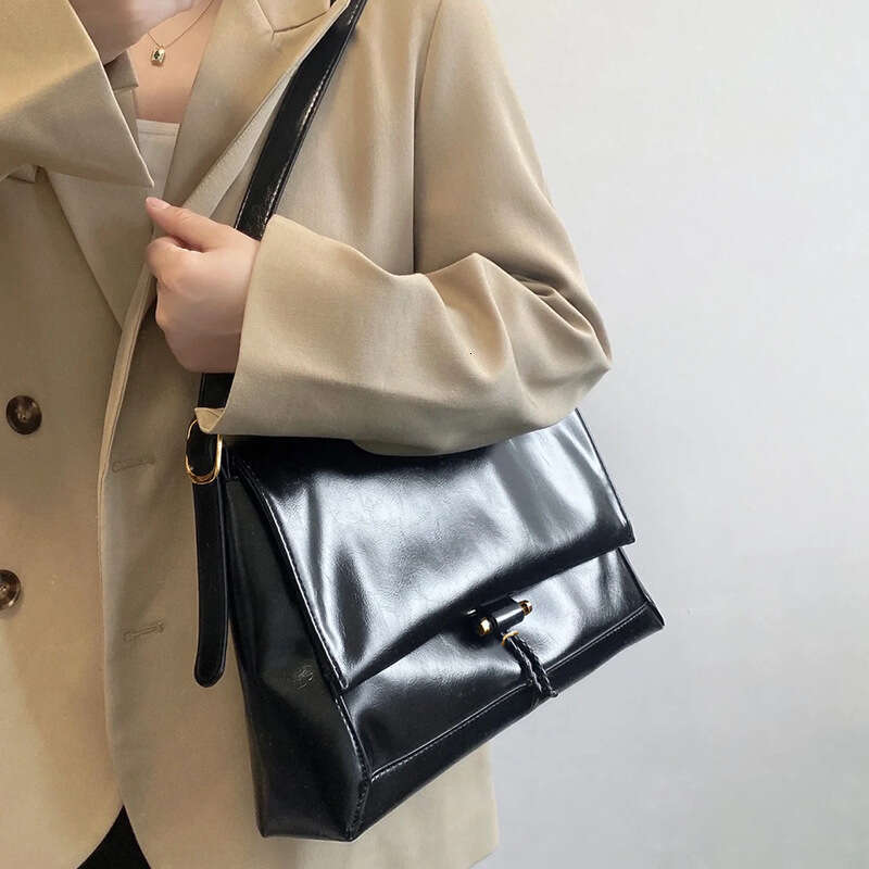 Luxury Shoulder Bags Totes Hobo Large Capacity Tote For Women Shiny Oil Wax Cowhide Genuine Leather Korean Niche Commuter Messenger Bag Shoulder And U