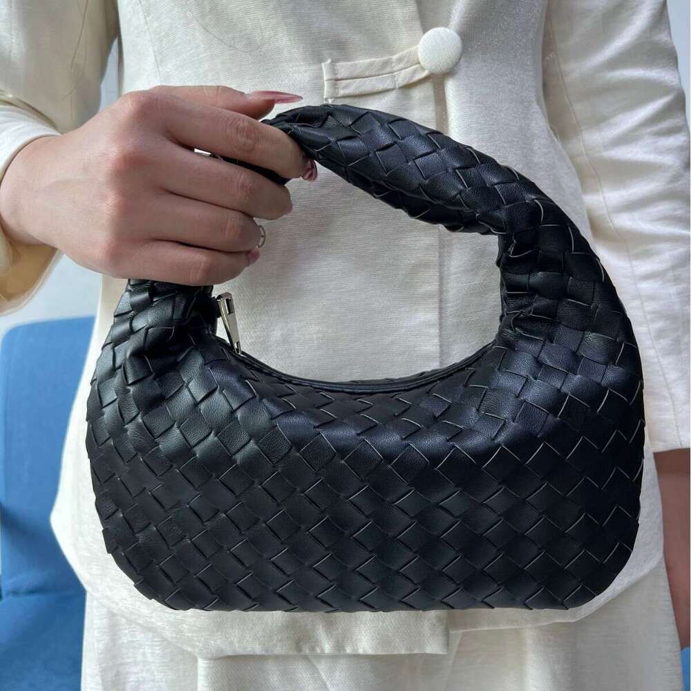 Cross-Border Hot-Selling Handmade Woven Amazon Horn Handheld Tote Dumpling Bag In Stock Wholesale