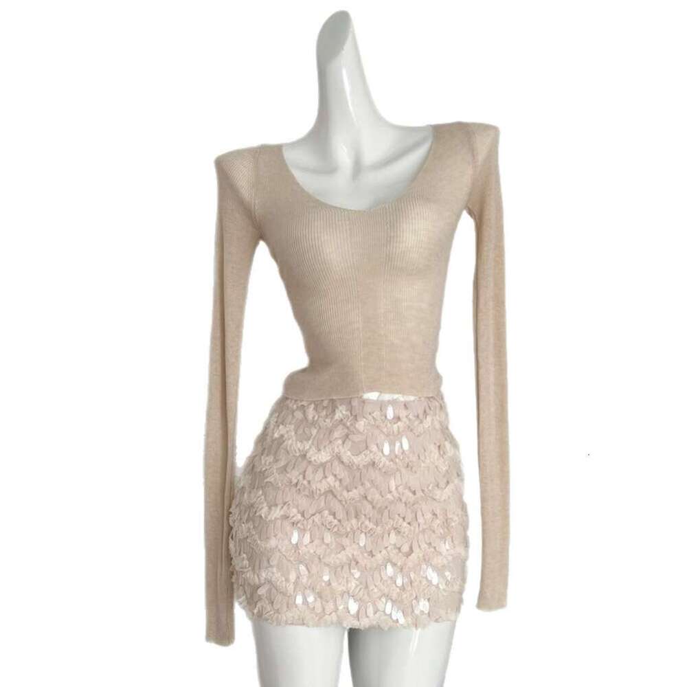Pure A19 desire, sexy and fashionable women's long sleeved V-neck knitted top+heavy sequin slim fit skirt