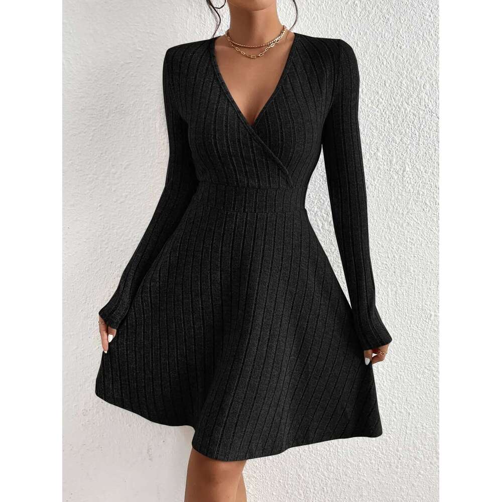 Autumn and Winter New Women's Knitted Slim Sexy Sheath Waist Slimming Inside a Short Bag Hip Little Black Dress C260312