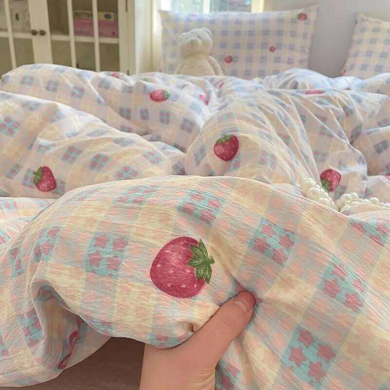 Ins Girls Strawberry Bedding Sets 2025 New Queen Size Bed Sheet Duvet Cover Set With Pillowcase No Filling H260312