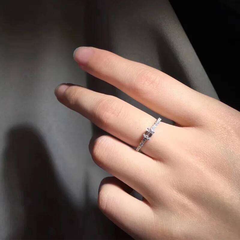 Huitan Fashion Design Women Finger-ring with Dazzling Cubic Zirconia Stone Exquisite Thin Rings Bride Wedding Party Chic Jewelry H260312