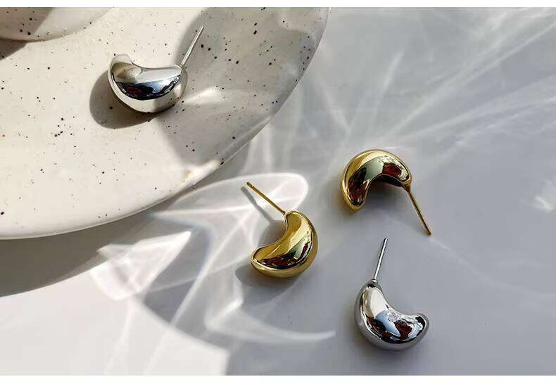 2024 Fashion Accessories S Pure Sier Lightweight Beautiful Bean Half Hollow Ball Cool Earrings for Girls