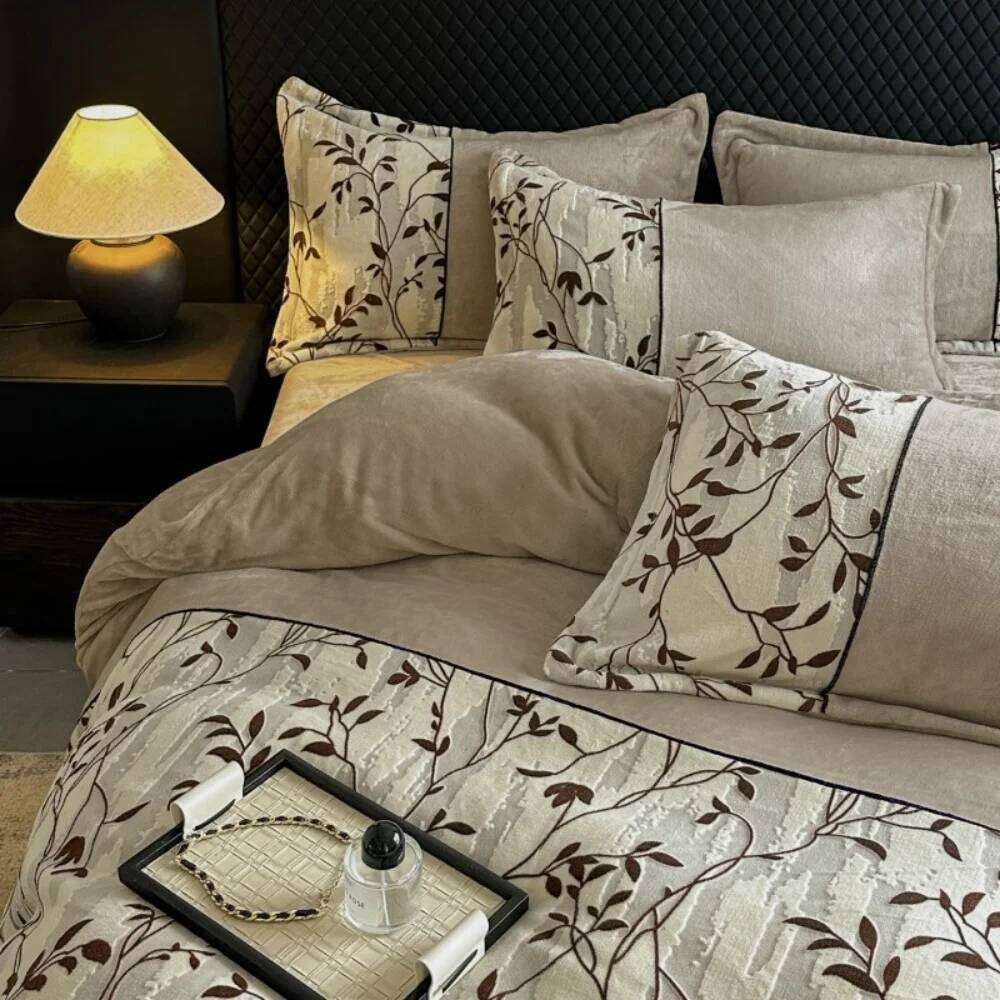 Carved Milk Velvet Bedding Thickened Coral Fleece Winter Warm Four-Piece Set Duvet Cover Pillowcase Bed Sheet Home Textiles H260312