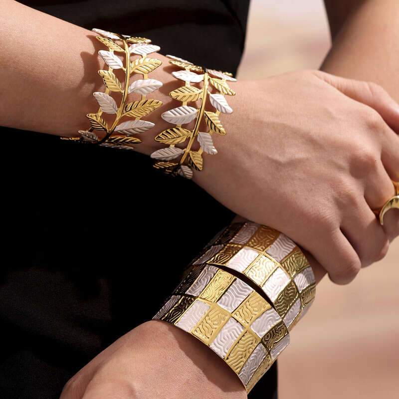 Women's Bohemian Bracelet: Fashion Pleated Round Open Stainless Steel Bangle & Arm Ring, Minimalist Style, Unique Wristband, Light Luxury Jewelry