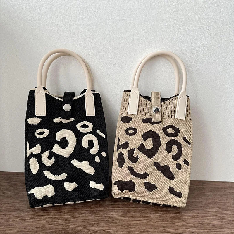 1PC Fashion Vintage Crochet Spot Medium Size Handbag Ins Korean Retro Knit Square Stylish Side Sling Bag Crossbody 260227