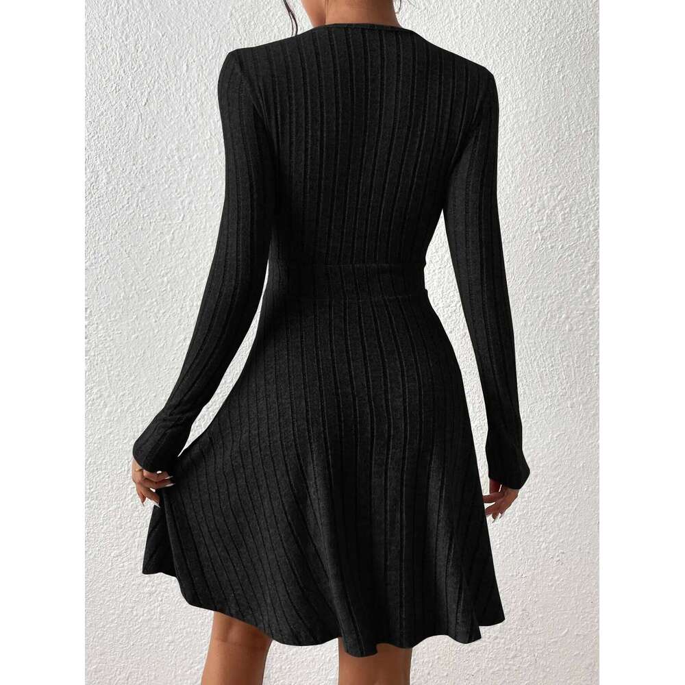 Autumn and Winter New Women's Knitted Slim Sexy Sheath Waist Slimming Inside a Short Bag Hip Little Black Dress C260312