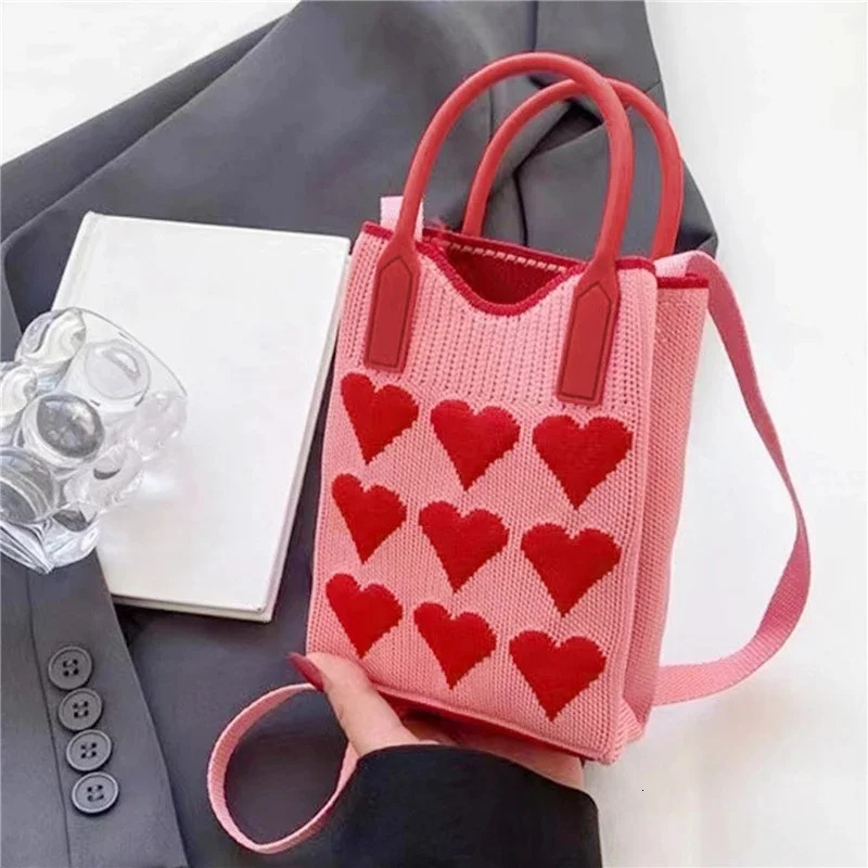 Korean Fashion Heart Knitted Mini Square Handbag for Women Small Mobile Phone Shoulder Bags Girls Cute Outdoor Crossbody 260227