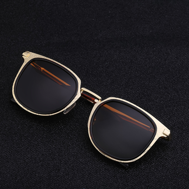 2026 Retro Square Frame Trendy New Polarized Sunglasses for Men Outdoor Fishing Glasses Wholesale