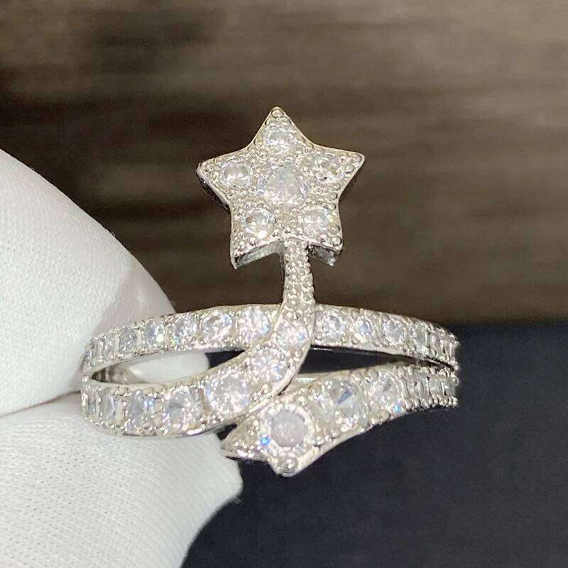 Luxurious and beautiful trend light five-pointed star shining full diamond comet overlapping open ring ceremony party eng H260312