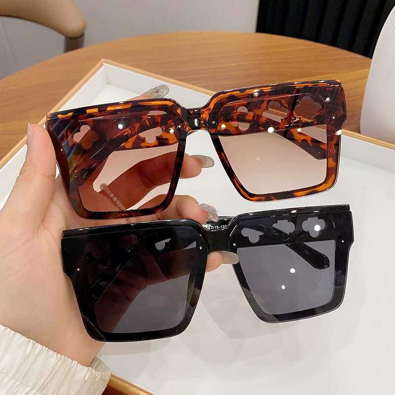 Designer Sunglasses for Women Classic Square frame Gradient brown lenses Goggle Beach Street Photography Sun Glasses Tortoiseshell Frame