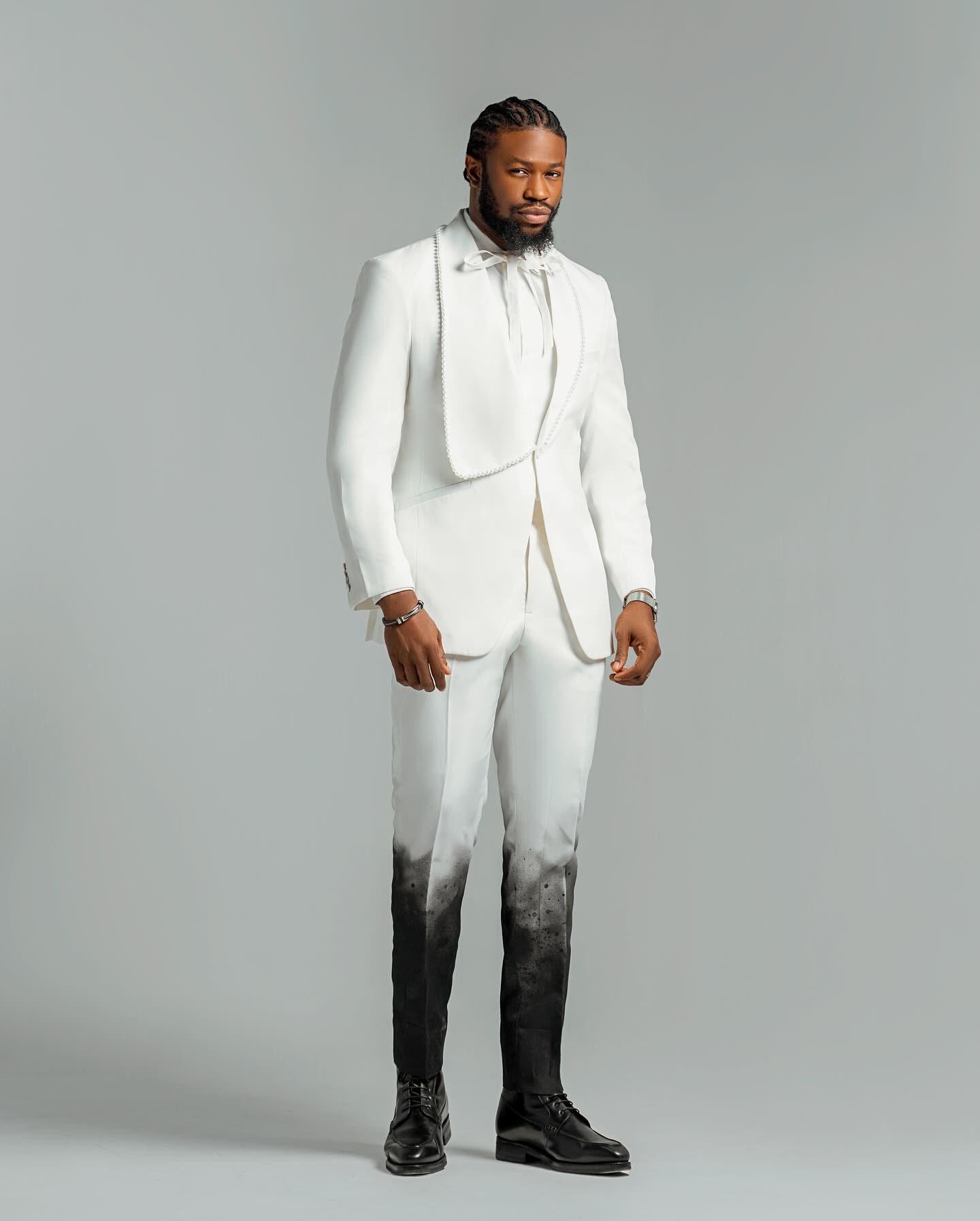 Unique Men Suits Groom 2 Pieces Shawl Lapel Pearls Blazer Tailor-Made Jacket One Button Prom Party Customized Coat Pants Plus Size