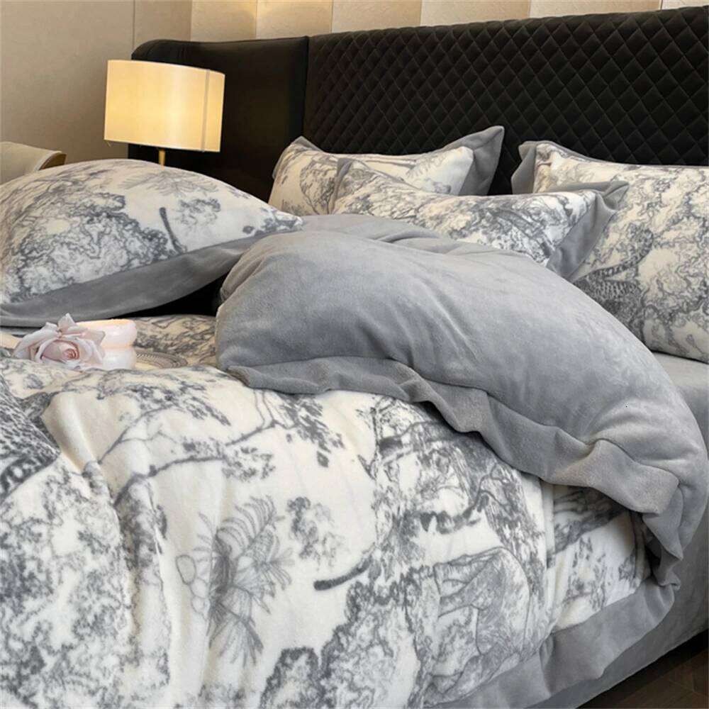 Milk Four-Piece Set Autumn and Winter Warm Thickened Light Printing Coral Velvet Quilt Cover Bed Sheet Pillowcases H260312