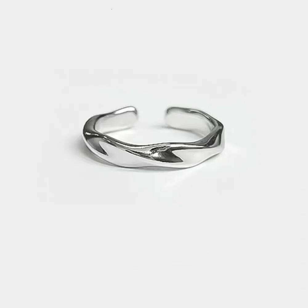 Classic Modern Mobius Shape Rings Silver Color Trendy Simple Irregular Twist Opening Ring Geometric Alloy Jewelry for Women Girl H260312