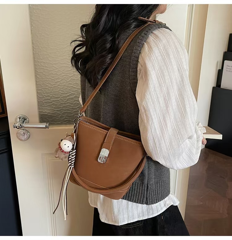 New luxury and niche bucket bag - single shoulder strap, versatile and fashionable, women's bag