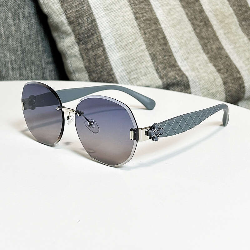 Designer Sunglasses for Women Classic Fashion Popular Oval Rimless frame Gradient lenses Beach Daily Sun Glasses Wave Clover Temple