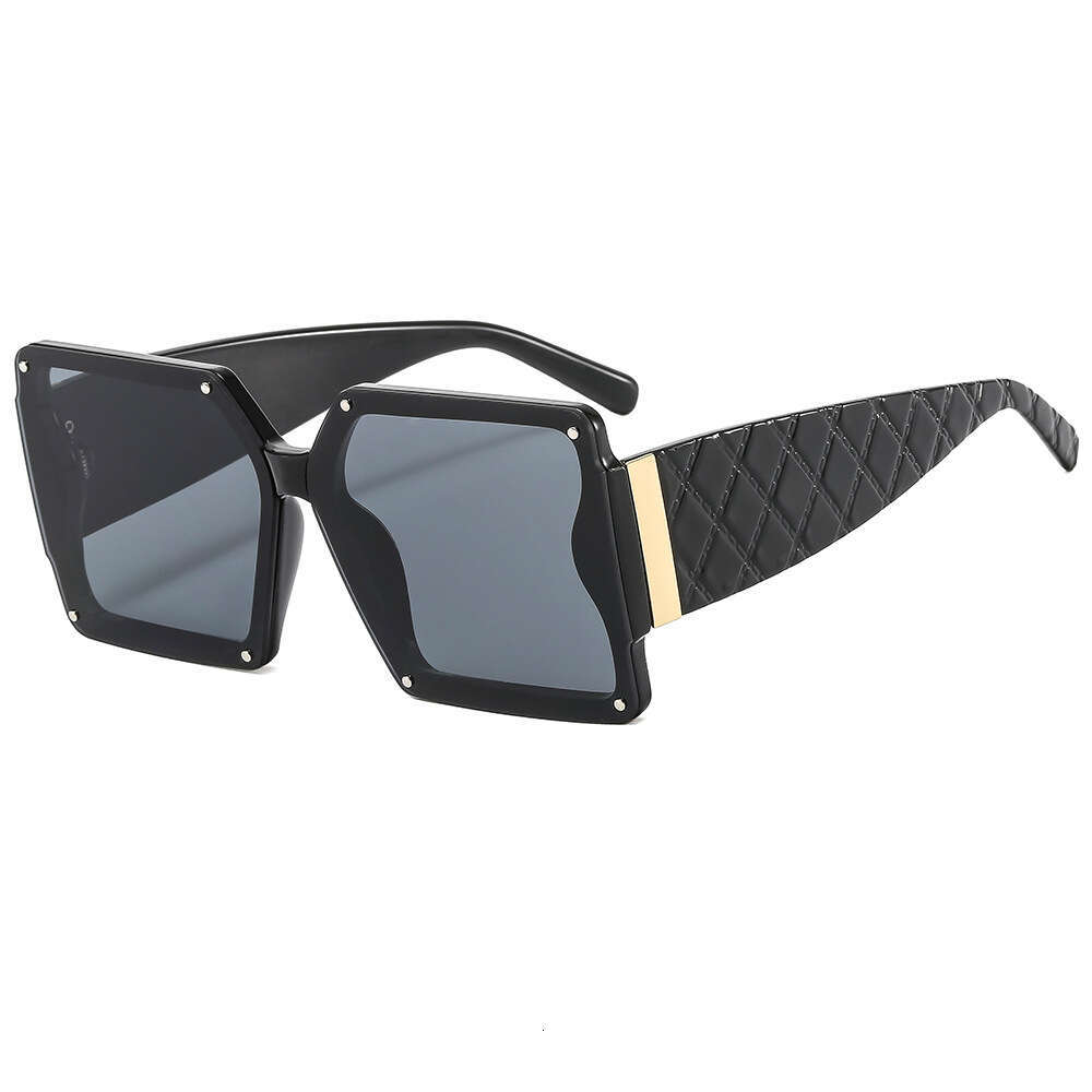 Sunglasses for Women Classic Trendy Square frame Gradient tinted lenses Beach Driving Outdoor Sun Glasses Retro Oversized Frame