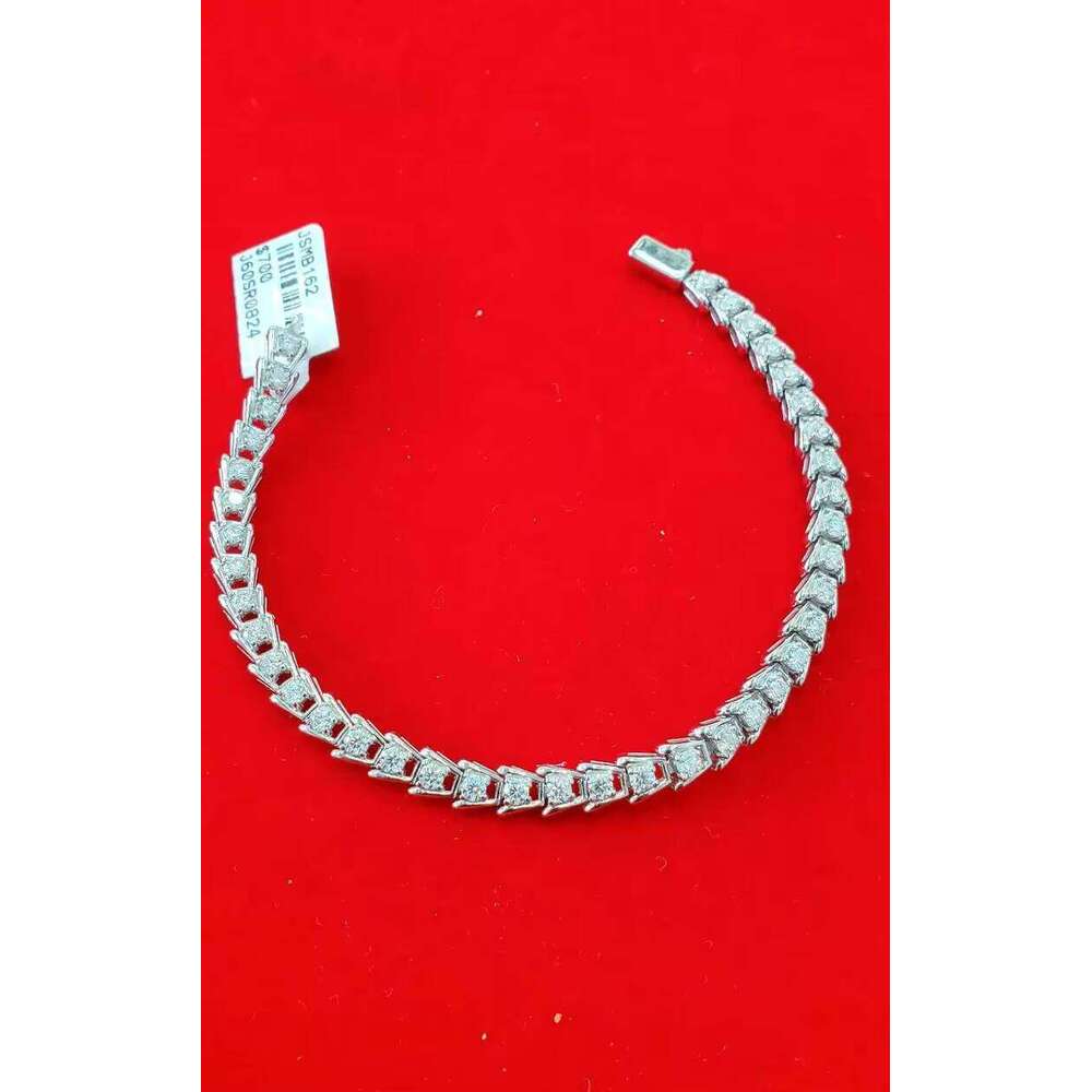 Completely chilled, comes with a pure sier VVS1 sandstone bracelet, suitable for men and women as fashion accessories