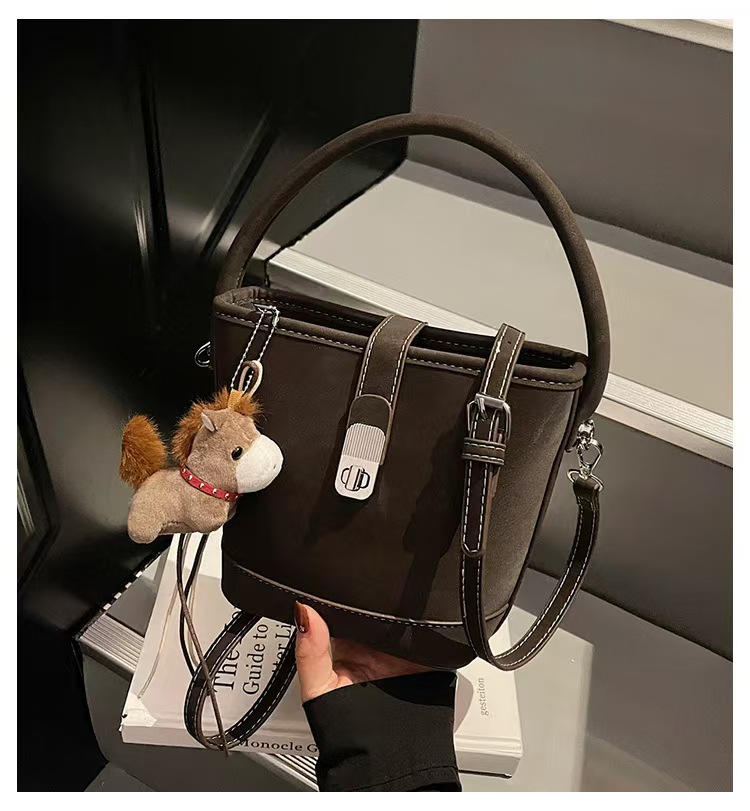 New luxury and niche bucket bag - single shoulder strap, versatile and fashionable, women's bag