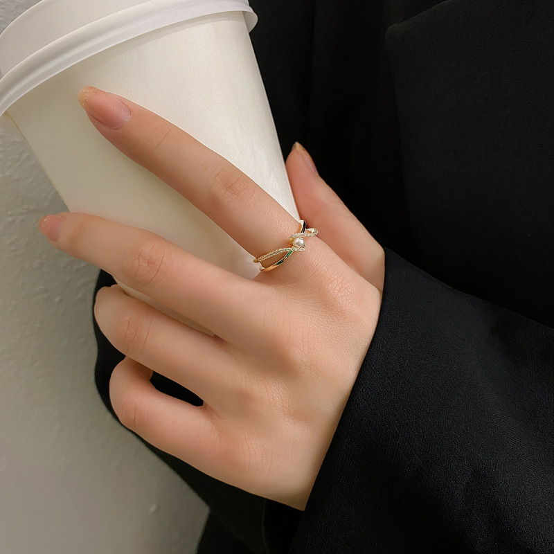 Cross-shaped faux pearl for women, unique design, index finger ring, fashionable and stylish open ring