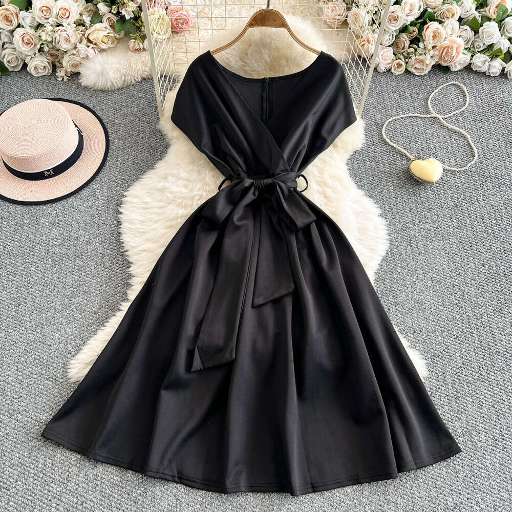 Women's cross-border elegant a25 green satin V-neck short sleeved dress, summer new style, waist cinching, slim fit, wide hem