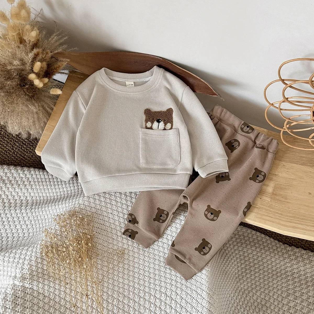Korean Style Baby Boy Girl Clothes Set Breathable Fabric Bear Embroidery PulloverAllover Print Pants Infant Casual Outfit 260311