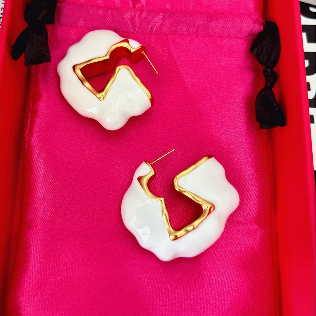 Schiaparelli Ear Clamp Classics Hoop Earrings Simple cloud white dripping oil brass sweet and fresh Ear Studs Designer Jewelry