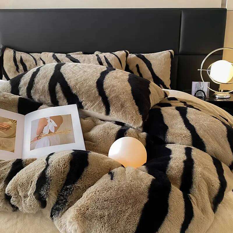 Class A Rabbit Sheet Pillowcase Four-piece Milk Thickened Quilt Cover Warm Coral Plush Bed Set H260312