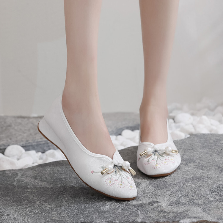 STAOXINDIKE 2025 New Outdoor Recreation Mid Designer Stiletto Kitten Heel Synthetic Suede White Strap Closed Formal Wide Affordable Luxury Heeled Shoe