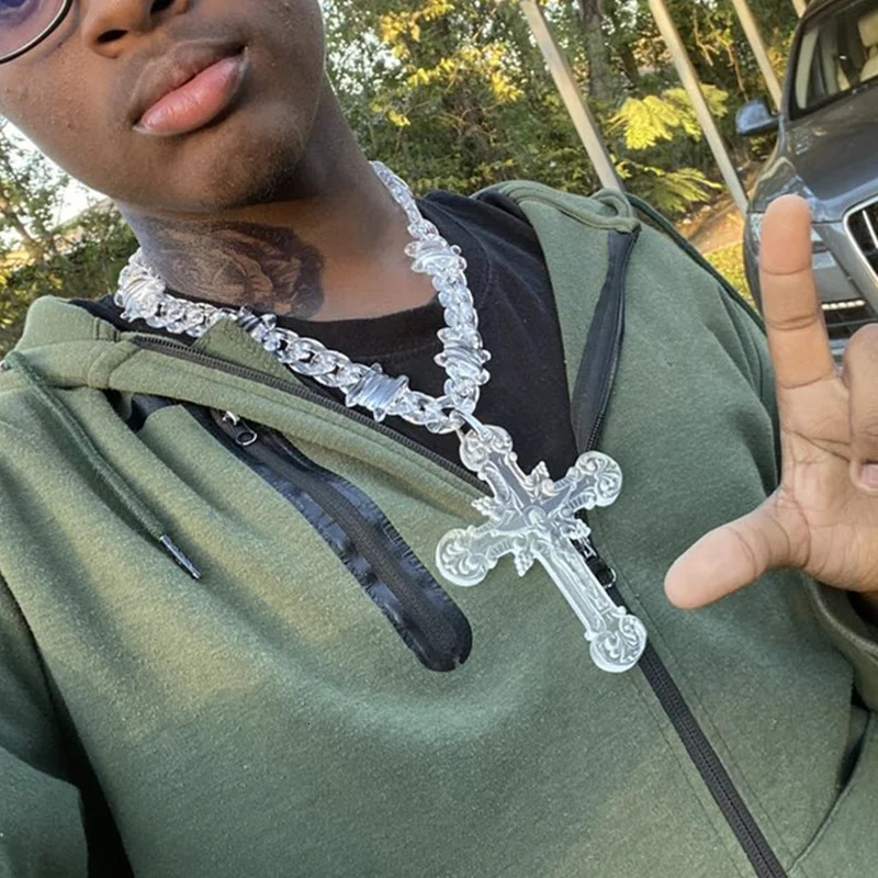 Iridescent Clear Big Jesus Christ Cross Acrylic Pendant Necklace for Women Men HipHop Barbed Wire Chain Necklace Jewelry Gift 260311