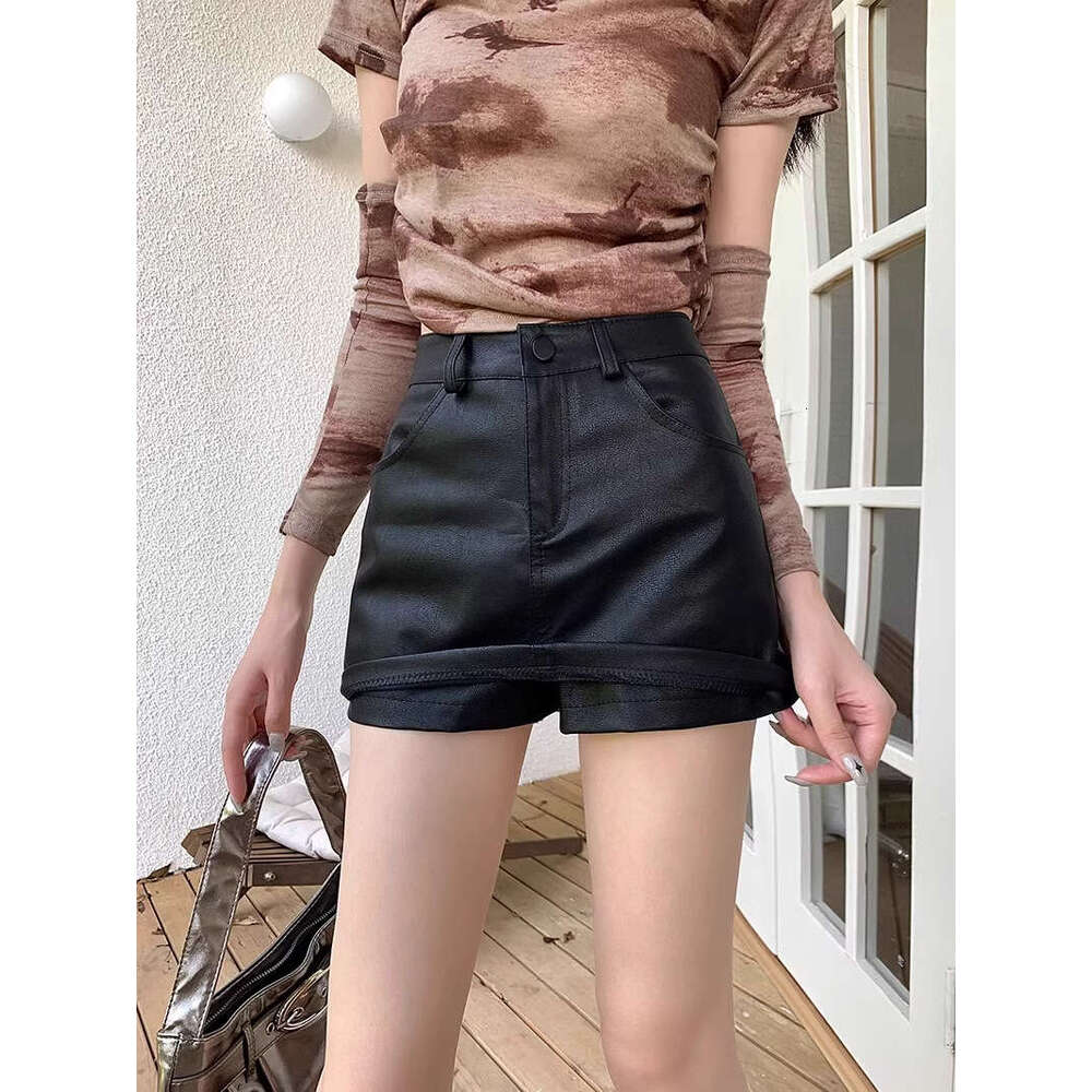 Sweet and cool hot girl PU leather mini skirt spring style, for petite women, high-waisted, bodycon, A-line, ultra-short skirt, XS size, makes you loo
