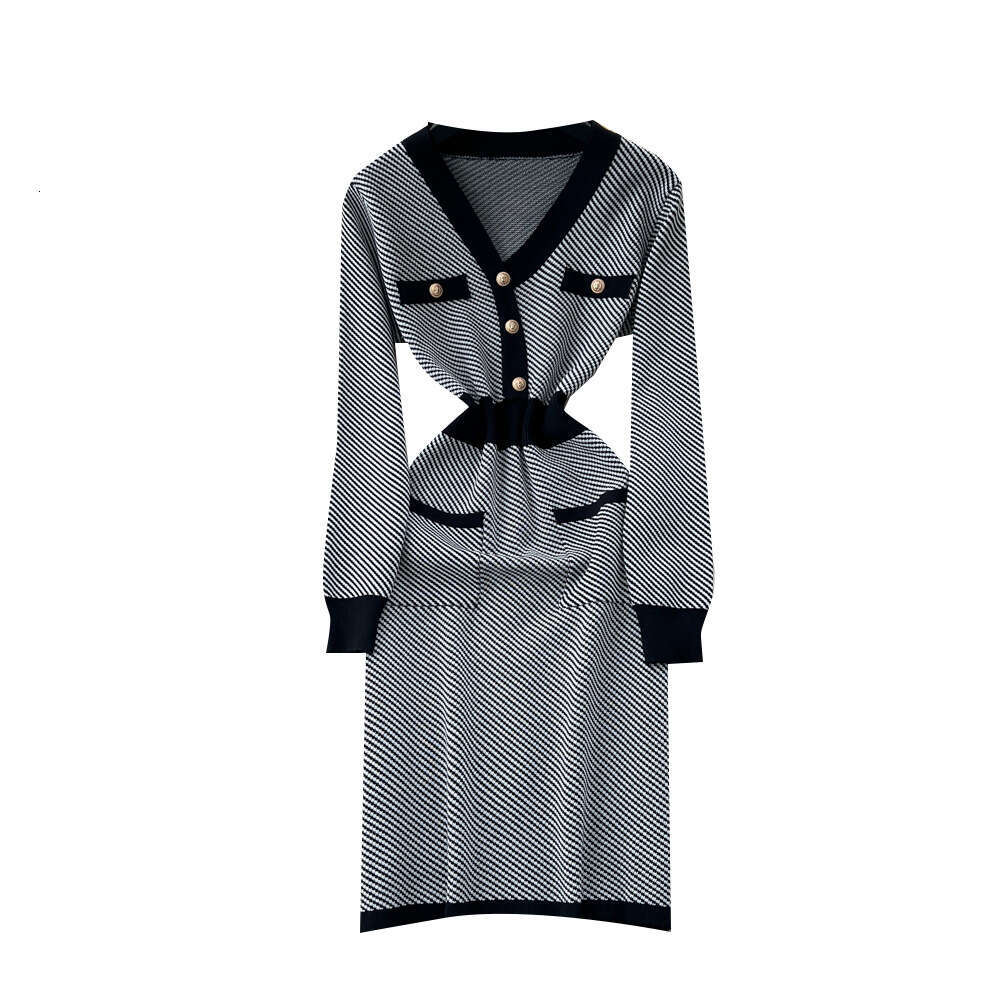 2026 French retro a20 fashion high-end contrasting V-neck dress with metal buckle waist and slim fit elegant diagonal fabric