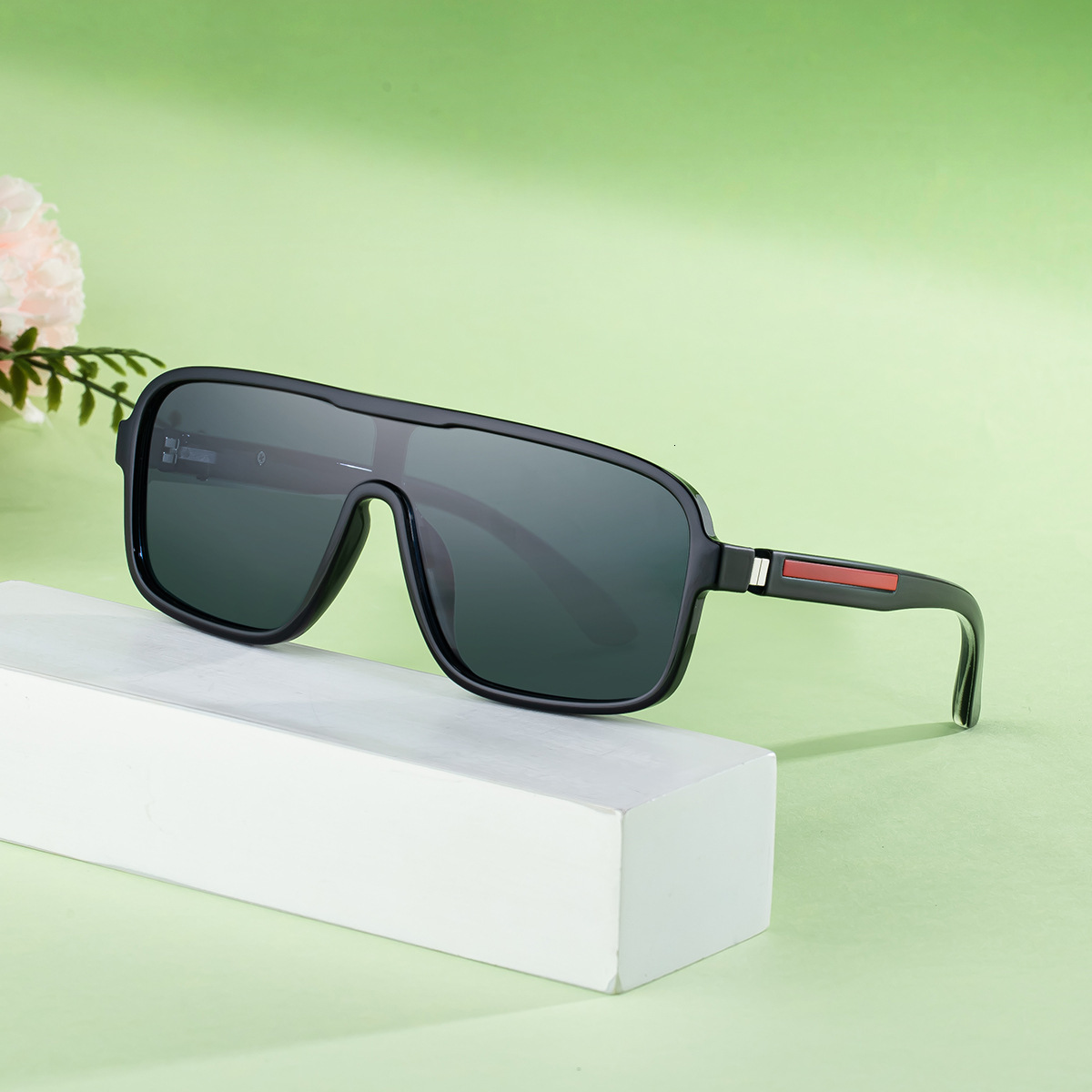2026 New Fashion Square Frame Polarized Men, One-piece Lens, Personality Trendy Outdoor Sun Protection Sunglasses for Men