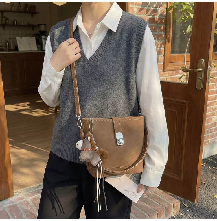 New luxury and niche bucket bag - single shoulder strap, versatile and fashionable, women's bag