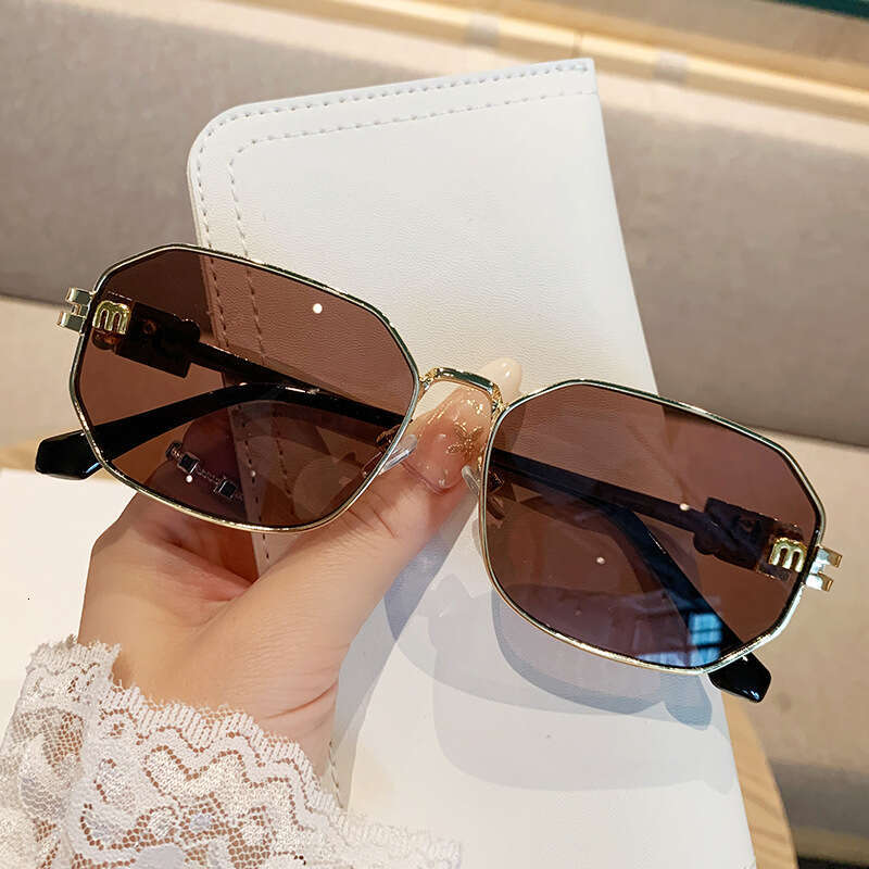 New Fashion Polygonal Sunglasses Men and Women Trend Metal Large Frame Sunglasses Outdoor mirror Sunscreen Ultraviolet Glasses