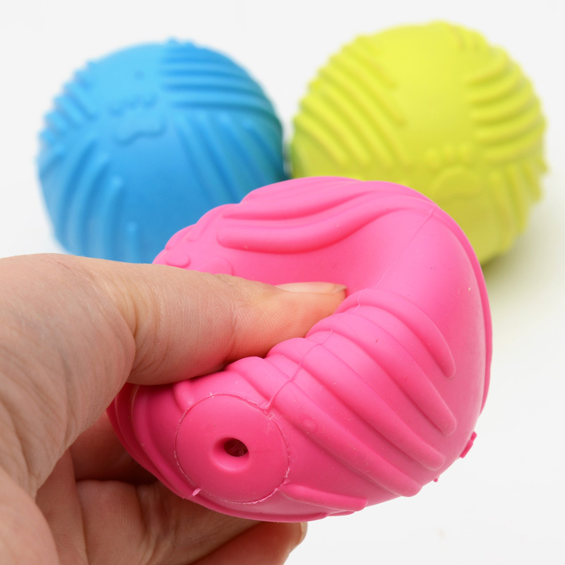 TPR Textured Rubber Ball Dog Toy, Squeaky Pet Toy for Dogs Cats, Durable Teeth Grinding Chew Toy, High Quality Interactive Pet Supplies for Puppy Kitten