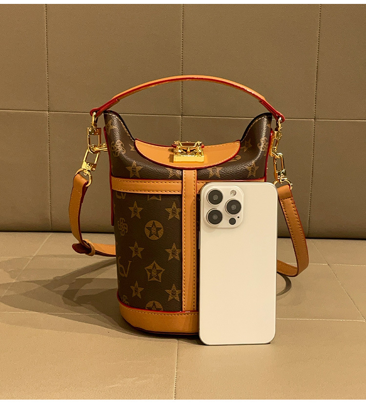 Advanced Old Flower Bucket Bag 2026 New Versatile Cross Shoulder Dumpling Bag Large Capacity Single Shoulder Underarm Bag Letter Bag