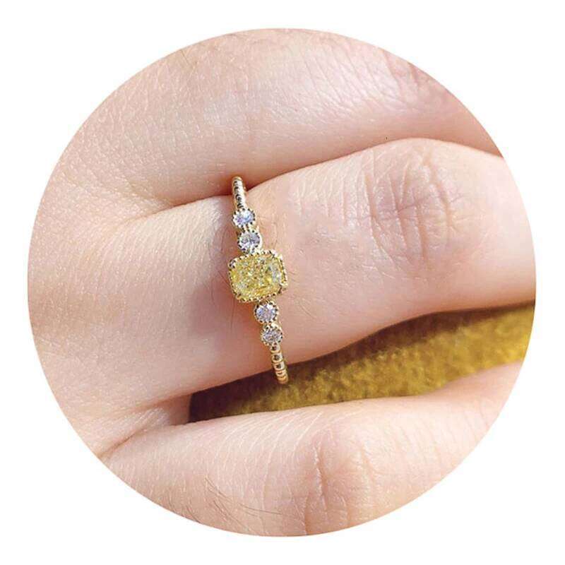 Huitan Geometric Yellow Cubic Zirconia Women Rings Gorgeous Wedding Accessories Anniversary Party Temperament Female Jewelry H260312