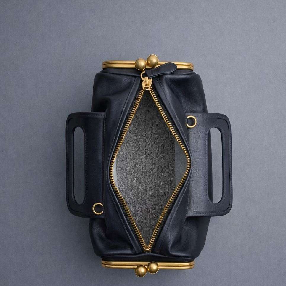 Women 2026 Design Black Leather Shoulder Fashionable Zipper Crossbody Bag Light Luxury Vintage Clip Handbag For Women