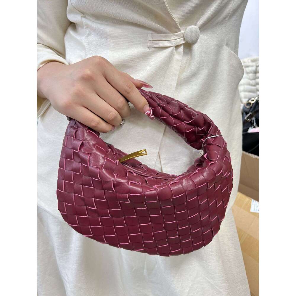 Amazon Hot-Selling Woven for Women 2025 New Cloud Horn Bag Handbag Gold Hardware Wholesale