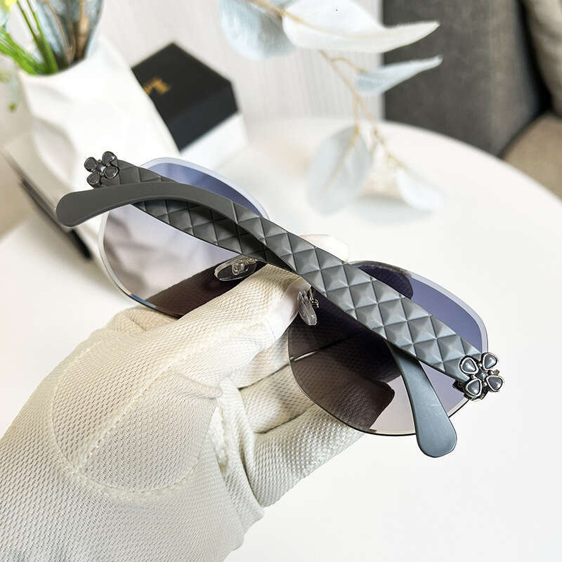 Designer Sunglasses for Women Classic Fashion Popular Oval Rimless frame Gradient lenses Beach Daily Sun Glasses Wave Clover Temple