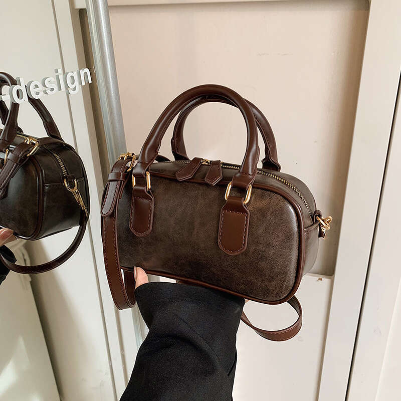 High-end Maillard handbag for women, 2026 new trendy retro versatile shoulder bag, commuter crossbody bag