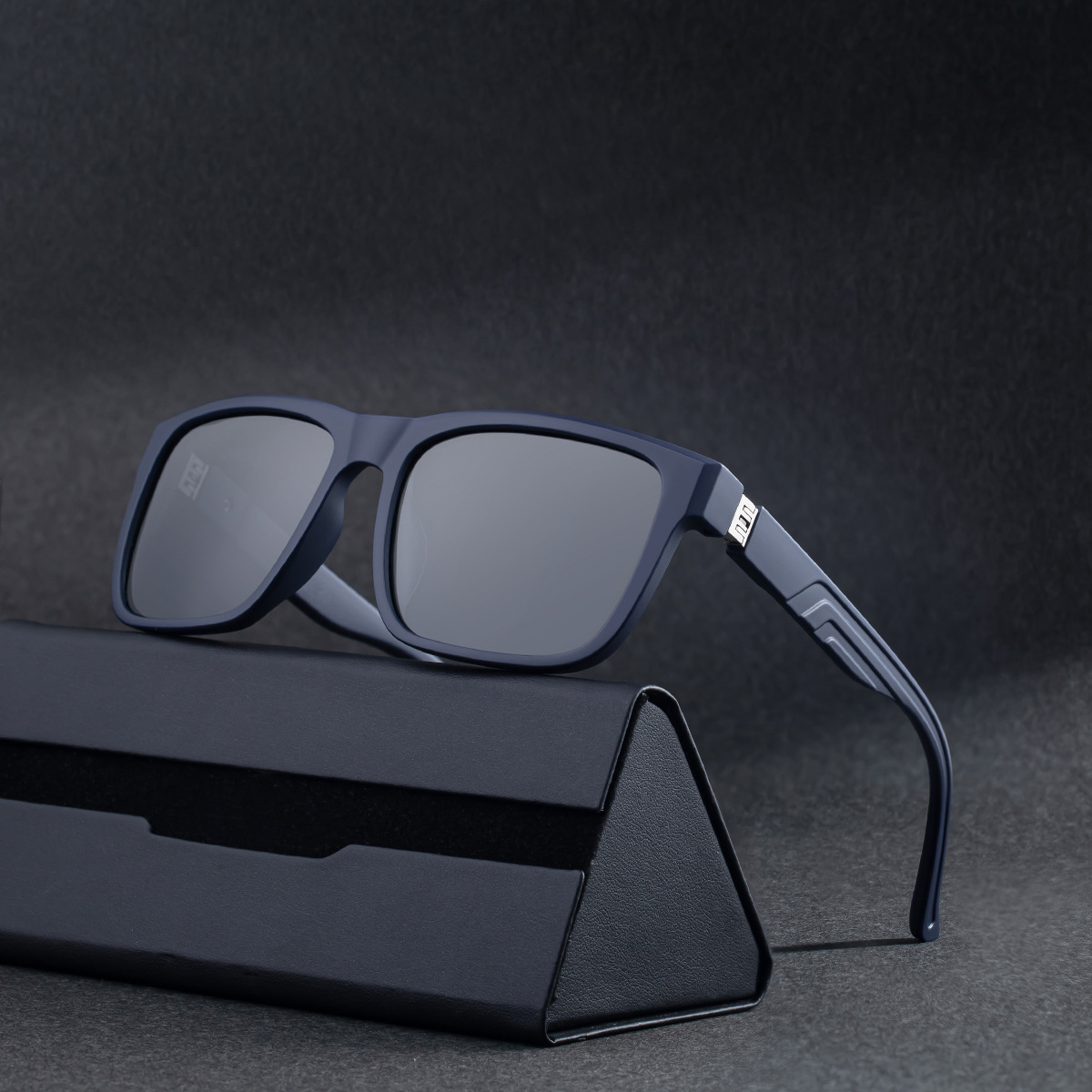 2026 New Fashion Square Polarized Retro Large Frame PC Leg Sun Protection Sunglasses for Men,