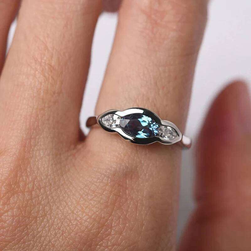 Huitan Blue/White Cubic Zirconia Rings for Women Creative Engagement Wedding Band Accessories Temperament Elegant Lady Jewelry H260312