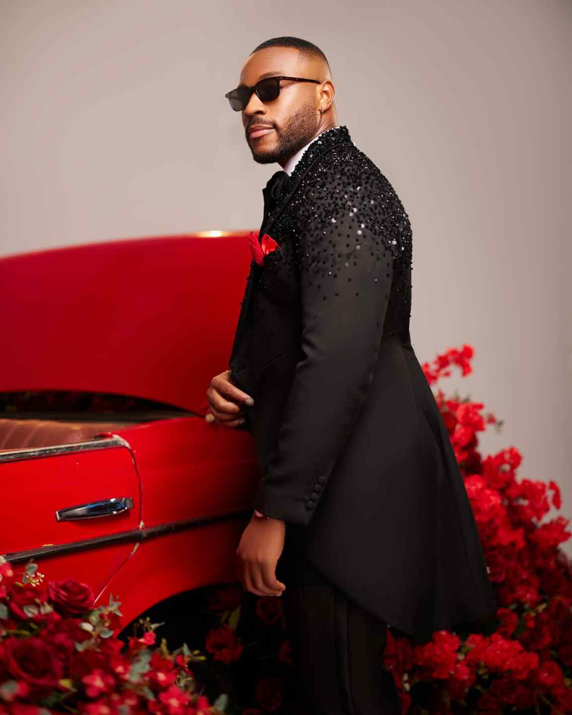 Sparkly Sequins Suits For Men One Button Peaked Lapel Blazer Sets Plus Size 2 Pieces Prom Male Party Customized Outfits