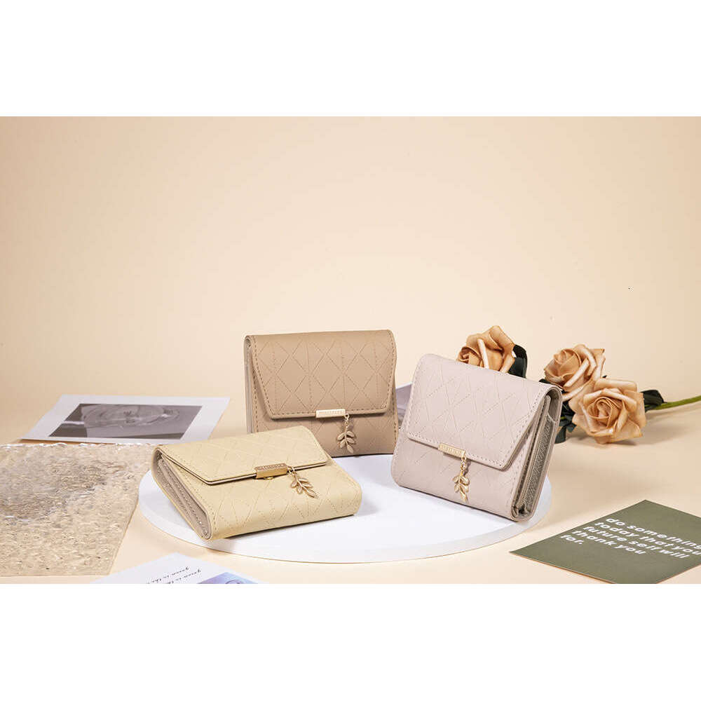 Luxury fashion wallet Short New Wallet Leaf Pendant Plaid Buckle Japanese And Korean Fresh Simple Off Women S Coin Purse