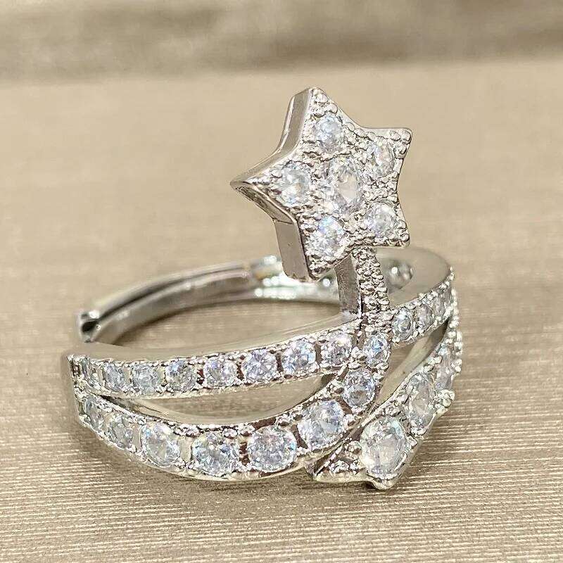 Luxurious and beautiful trend light five-pointed star shining full diamond comet overlapping open ring ceremony party eng H260312