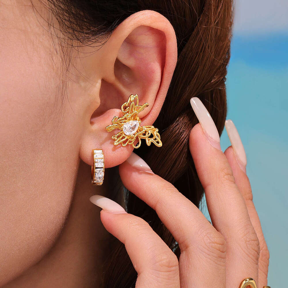 Copper Material Inlaid Zircon Hollow Butterfly Design Clip Niche Style Non-Pierced Cuff Women's Ear Jewelry