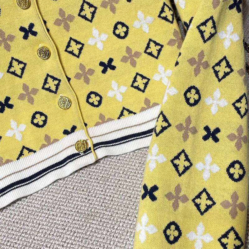 Jacquard Knitted Autumn New Fashion Splicing Designer Fashion 2026 Striped O-Neck Sweater Top Cropped Cardigan Women Coat Trendy Button